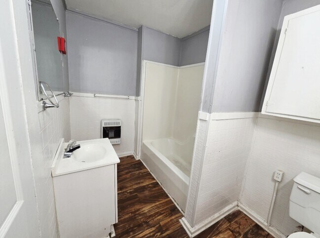 Building Photo - 930 Summit Ave