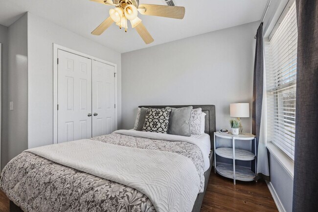 Building Photo - 1852 N Scull Creek Dr