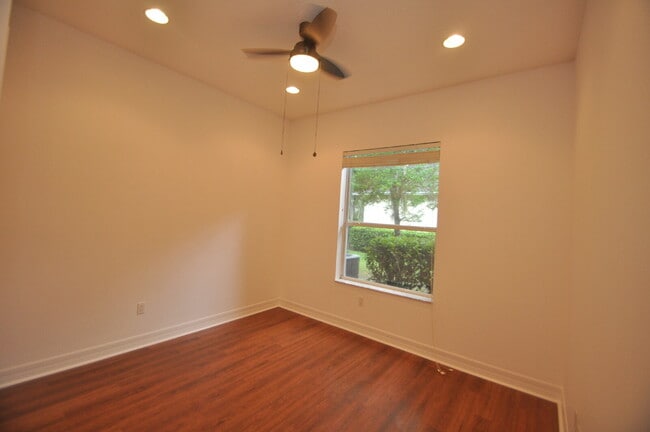 Building Photo - 12 Clementina Ct