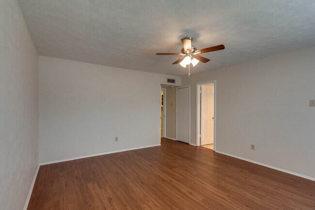 Building Photo - COMING SOON - FANTASTIC NORTH BEDFORD LOCATION