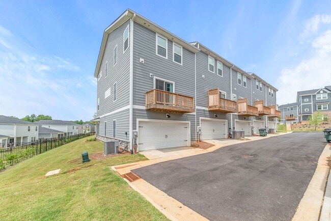 Building Photo - 7136 Bryce Ave
