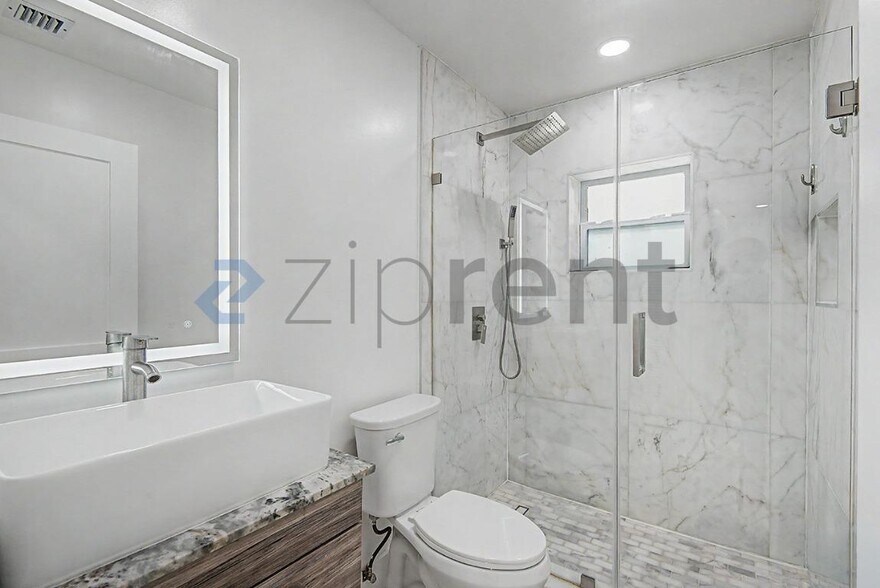 Building Photo - Unit