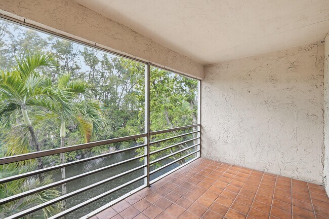 Building Photo - 1400 NE 57th St