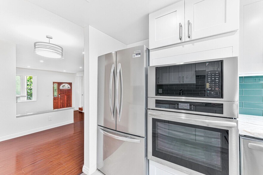 Building Photo - 402 California St