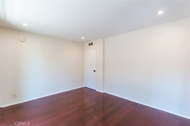 Building Photo - 15344 Weddington St