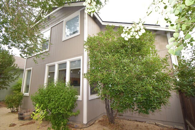 Building Photo - Caughlin Ranch Beauty Clean and Comfortable and Close to Shopping