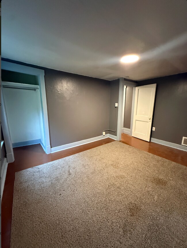 Building Photo - 127 Linhart St