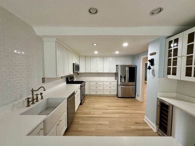 Building Photo - 2739 Woodley Pl