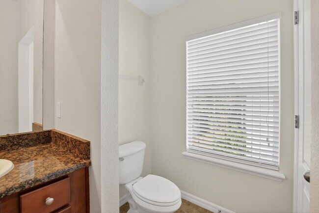Building Photo - 714 Ashentree Dr