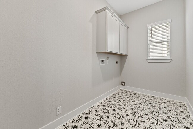 Building Photo - 24734 Resort Pkwy
