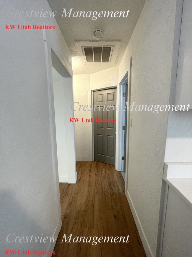 Building Photo - 452 E Lambourne Ave