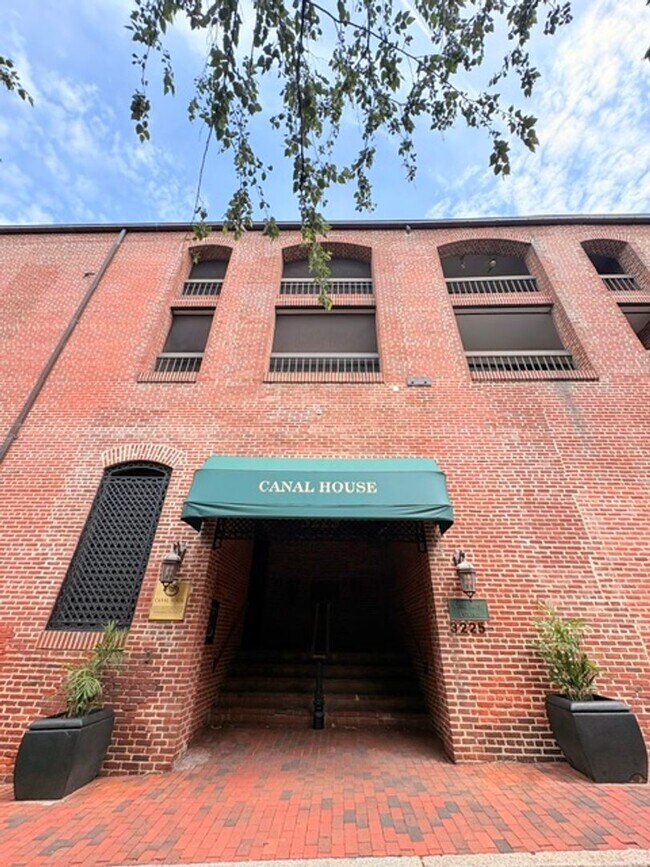 Building Photo - 3225 Grace St NW