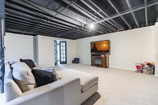Building Photo - 9885 Belmont Ct