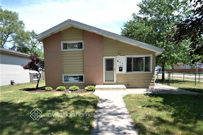 Building Photo - 611 N Biermann Ave