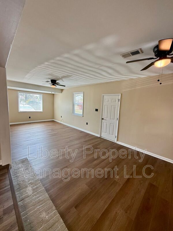 Building Photo - 5929 Spinner Rd