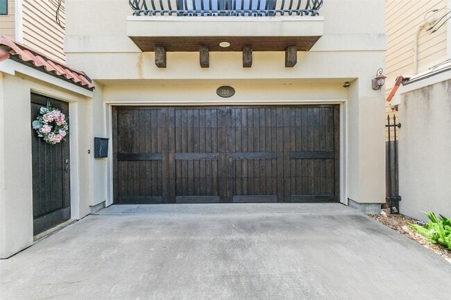 Building Photo - 166 Reinicke St