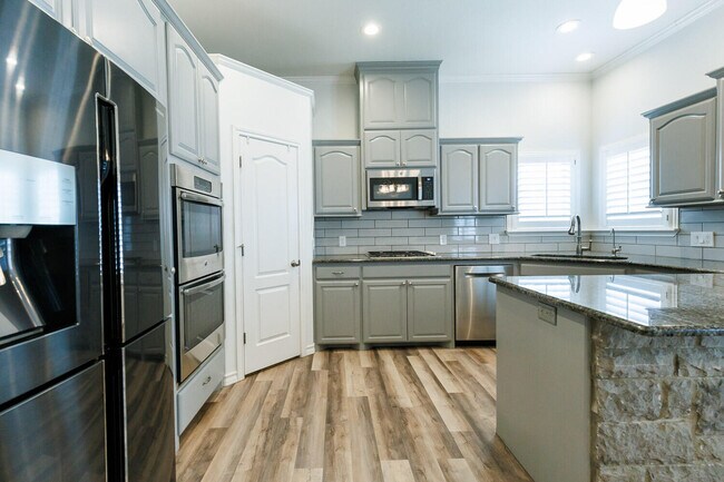 Building Photo - 208 Berkshire Ave