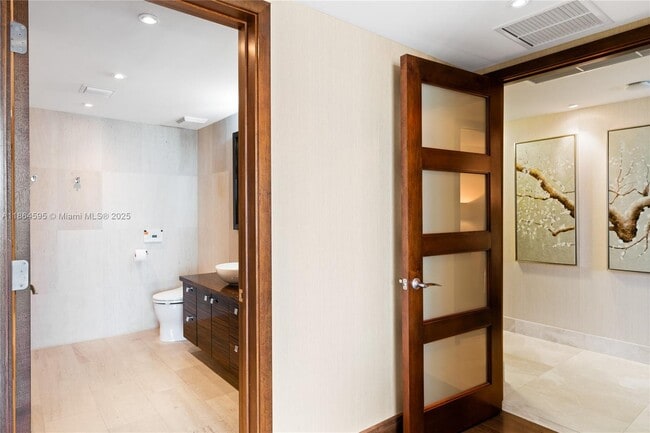 Building Photo - 5875 Collins Ave