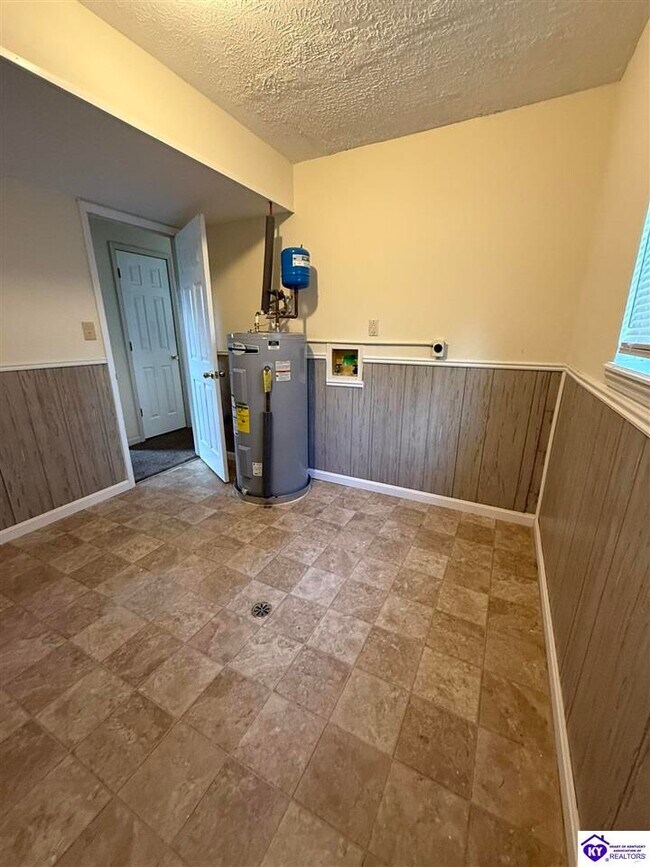 Building Photo - 105 Candy Ct