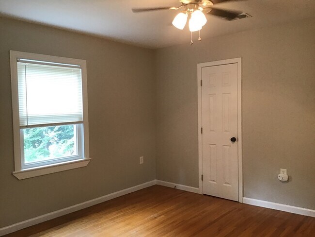 Building Photo - REDUCED!
