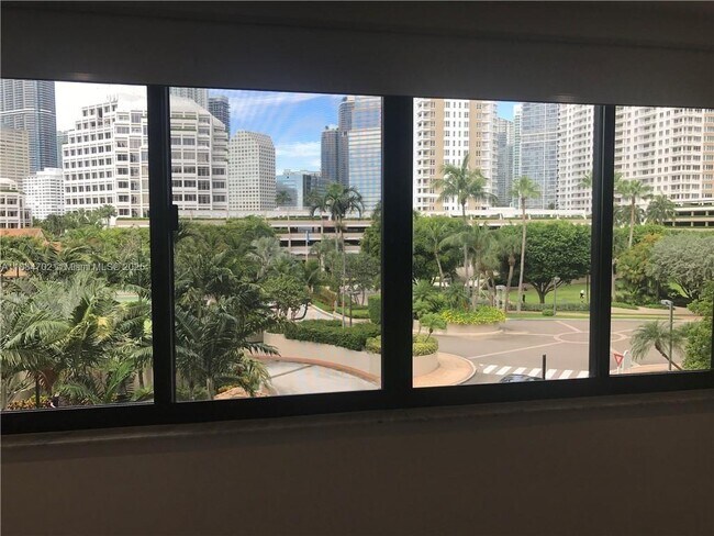 Building Photo - 540 Brickell Key Dr