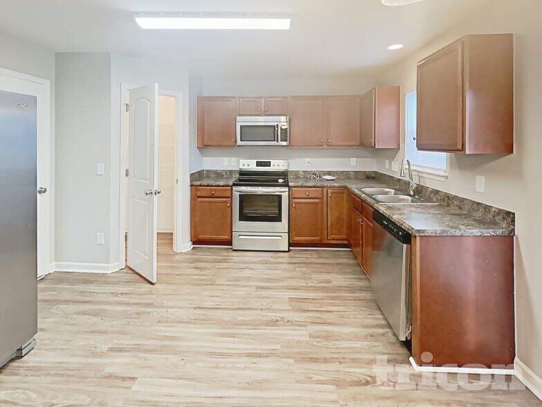 Building Photo - 1925 Buffalo Way