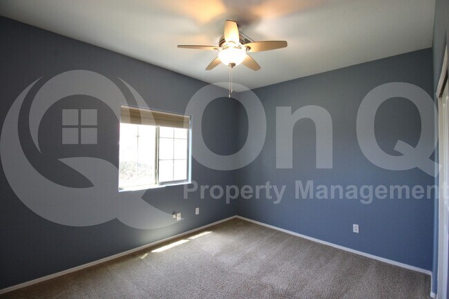 Building Photo - 995 E Blue Spruce Ln