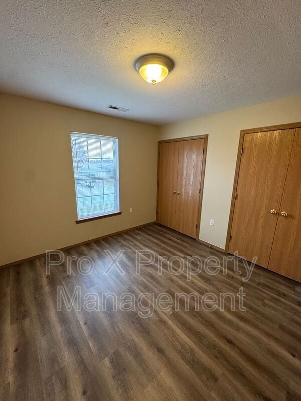 Building Photo - 2123 Southfork Dr