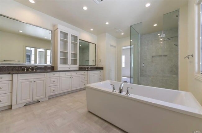 Building Photo - 105 Spacial