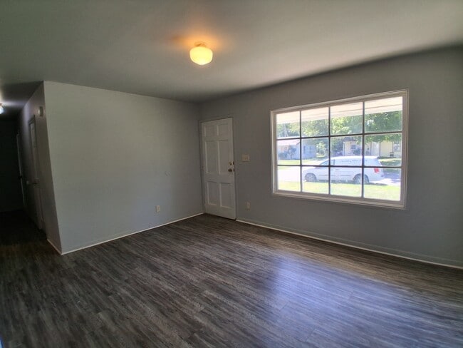Building Photo - 1505 Fairwood St