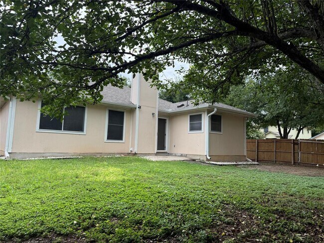 Building Photo - 14517 Oliphant St