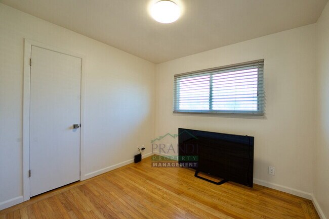 Building Photo - 2061 Carolyn Way