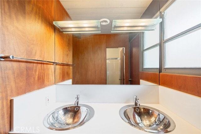 Building Photo - 5112 E Valencia Dr