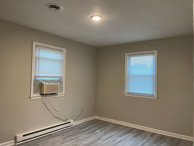 Building Photo - N Valor Drive 1633
