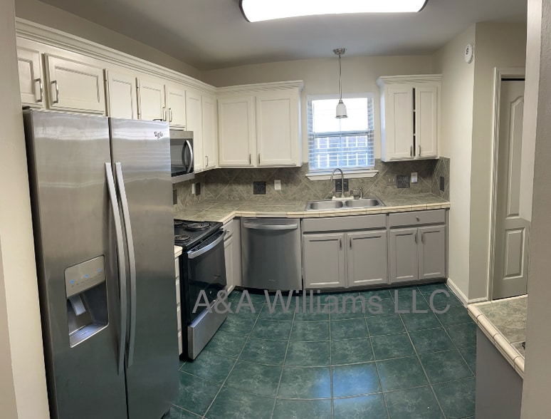 Building Photo - 16128 Monica Dr