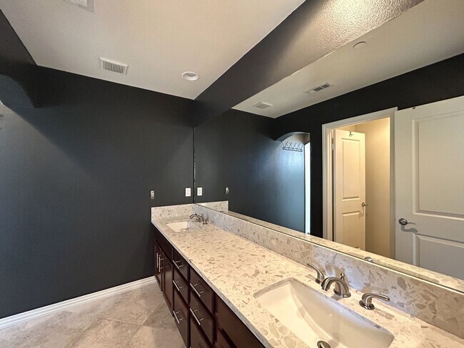 Building Photo - AVAILABLE NOW!! GORGEOUS 2 Bed 2.5 Bath Condo in La Quinta!