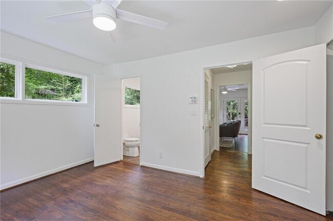 Building Photo - 2800 Mornington Dr NW