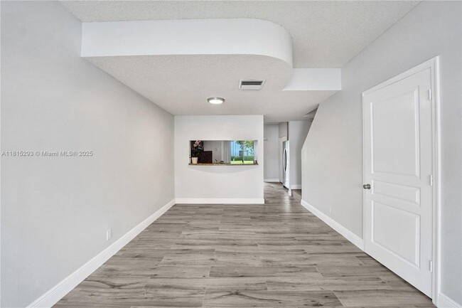 Building Photo - 16607 Hemingway Dr