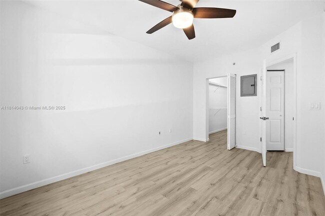 Building Photo - 17145 N Bay Rd