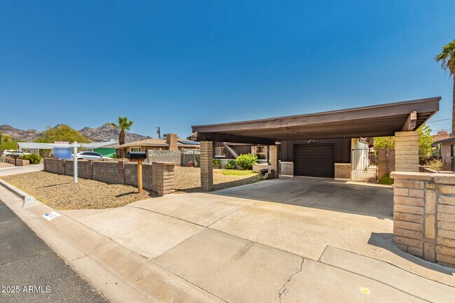 Building Photo - 1407 E El Camino Dr