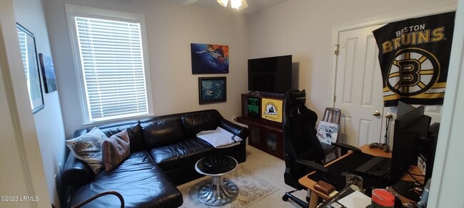 Building Photo - 45 Holbrook Dr
