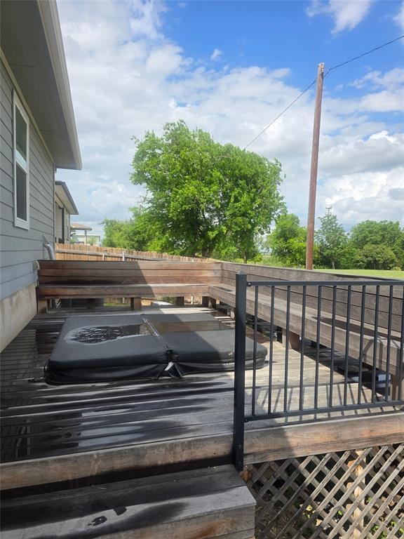 Building Photo - 7517 Smallwood Dr