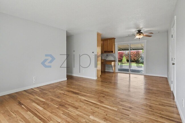 Building Photo - 7006 Tennessee Ln