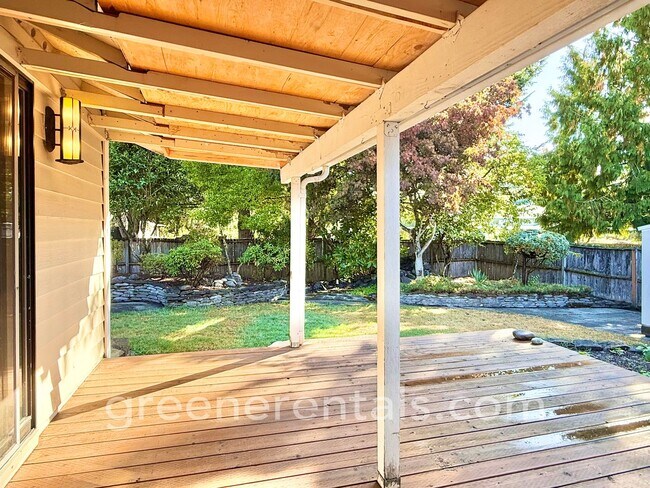 Building Photo - Cozy Meets Convenient in This Lacey Charme...