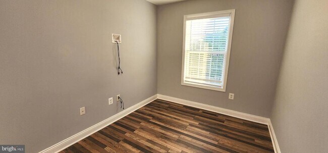 Building Photo - 483 Arwell Ct