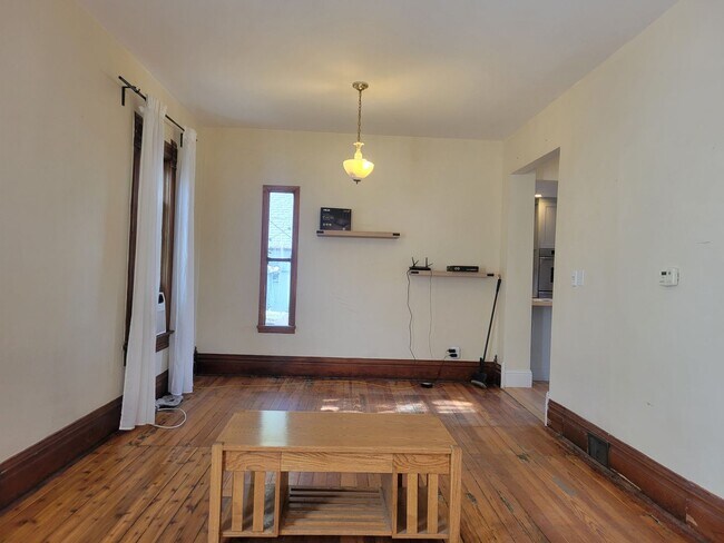 Building Photo - Charming 1910 Craftsman in the Heart of Do...