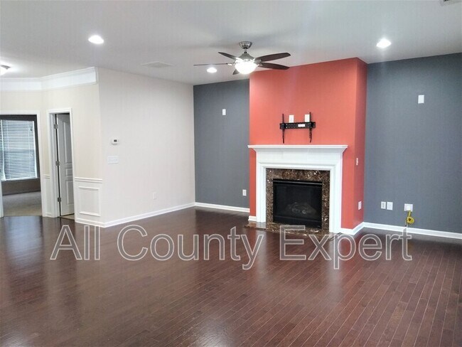 Building Photo - 635 Glenish CT