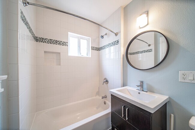 Building Photo - 4978 N North Maywood Ave