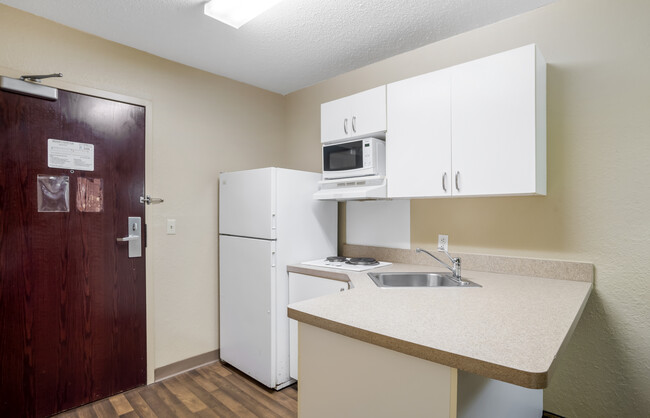 Building Photo - Furnished Studio-Pensacola - University Mall