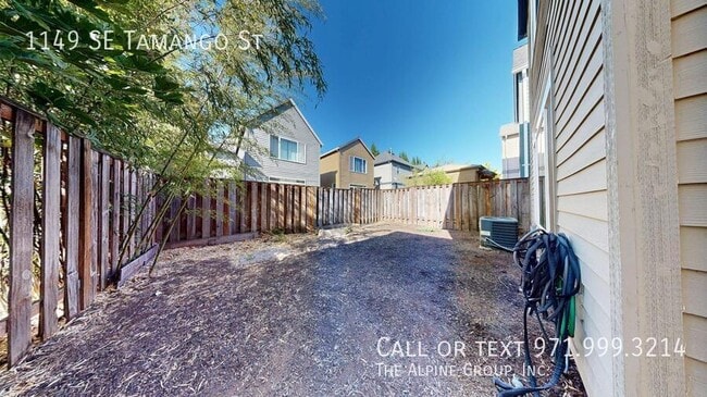 Building Photo - 1149 SE Tamango St